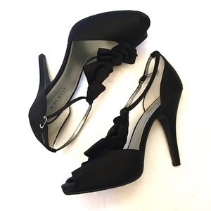 Nine West Black Dress Heels w/Silver Closure NWOT